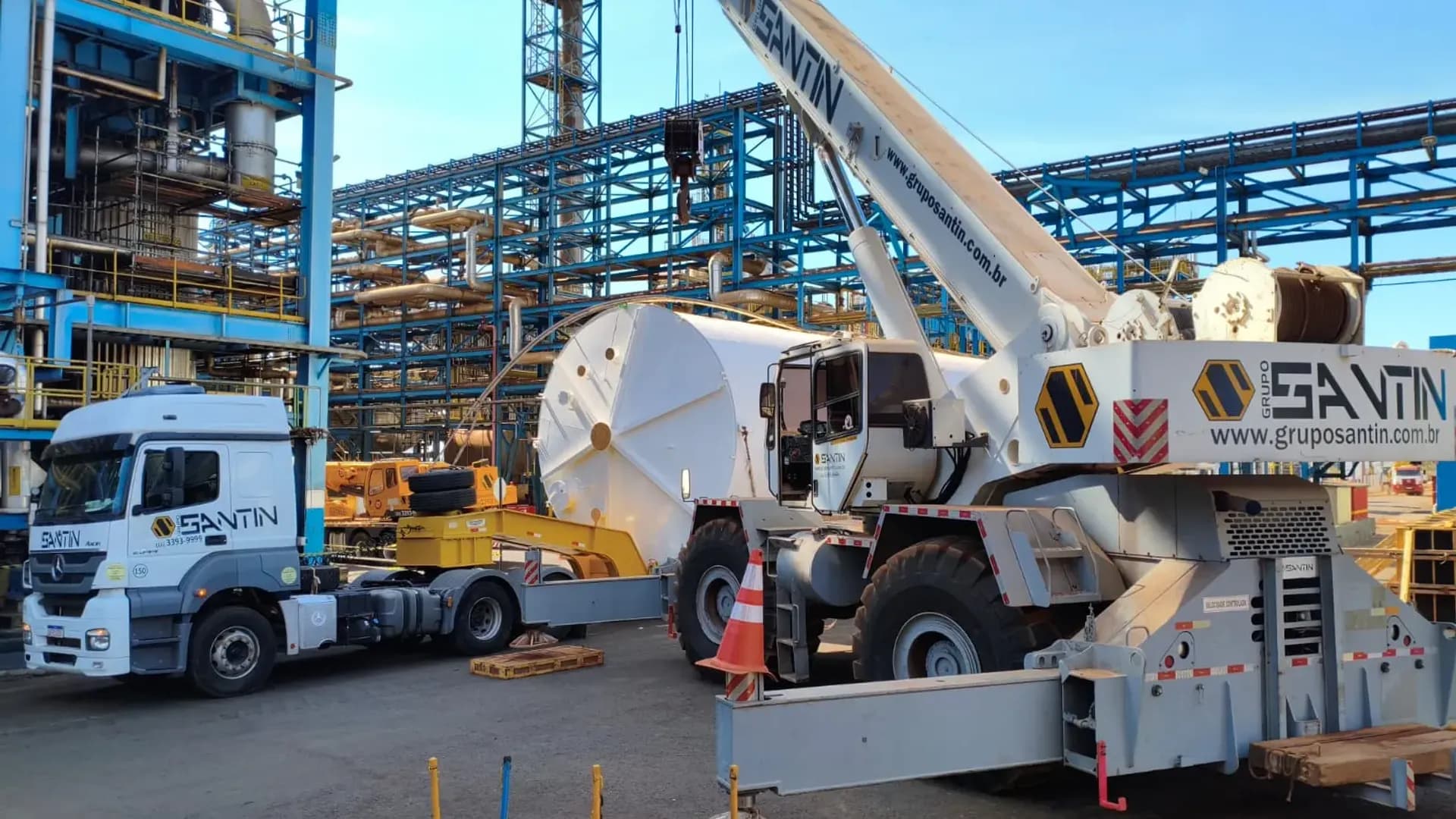 Içamento de tanque industrial em planta de rerrefino