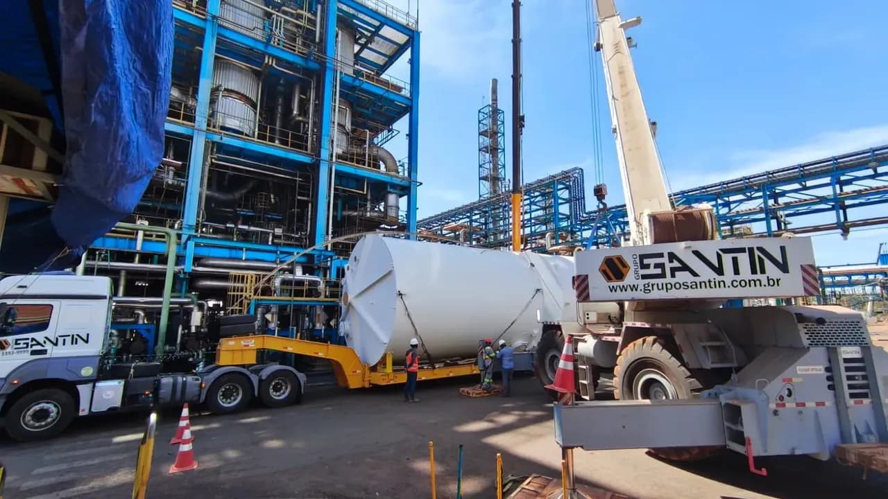 Posicionamento de equipamento com guindaste Santin