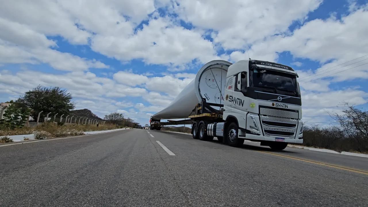 Transporte da blade em rodovia