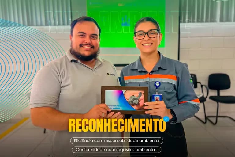 Arte de reconhecimento da Anglo American (julho de 2026): dois profissionais seguram placa por eficiência e responsabilidade ambiental