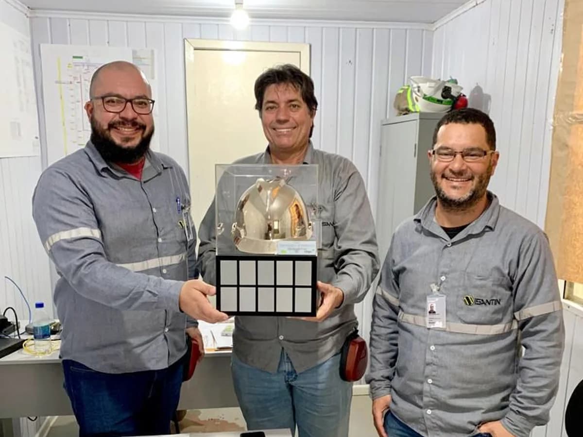 Troféu Capacete de Ouro entregue por Valmet e CMPC